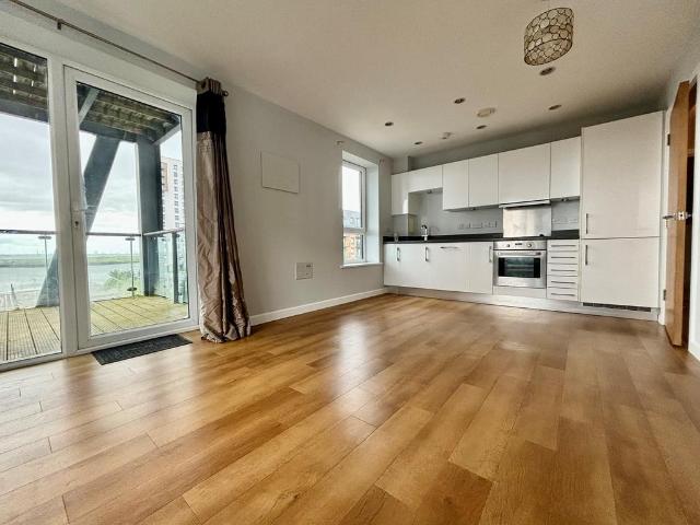 The Boathouse, Gillingham, ME7 2 bed apartment to rent £1,400 pcm £323 pw