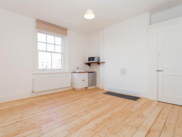 The Boleyn House, Green Street, Upton Park E13, Room to rent, £850 pcm | PrimeLocation