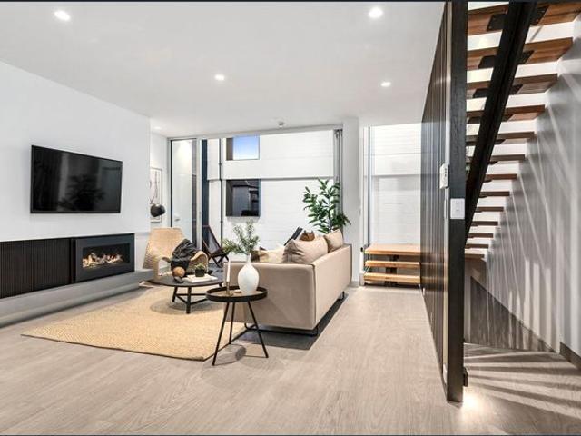 The Batch House Executive Apartment, Prime Location