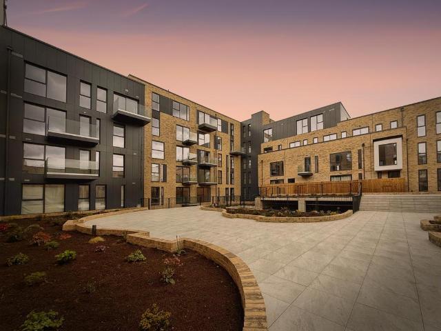 The Bays, The Stow, HARLOW 2 bed flat to rent £1,600 pcm £369 pw