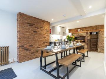 The Bakery Flat, Cheltenham Place, Brighton BN1, 5 bed town house to rent, £3,625 pcm | PrimeLocation
