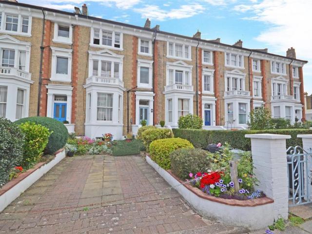 The Barons, London, TW1 2AN, United Kingdom | 2 bed apartment for rent #138311820 | Rentberry