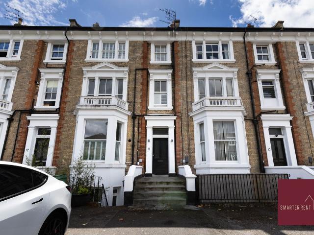 The Barons, Twickenham TW1, 2 bed flat to rent, £5,100 pcm | PrimeLocation
