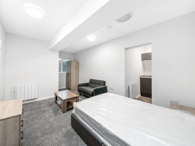 The Beacon, Stile Common Road. Studio to rent £575 pcm £133 pw
