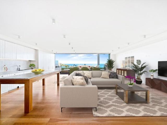 THE BEACH HOUSE' STUNNING LUXURY APARTMENT WITH AMAZING BEACH AND OCEAN VIEWS