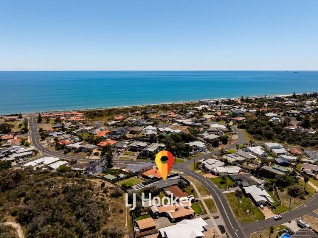 The Beach, the Pool & Plenty of Space!