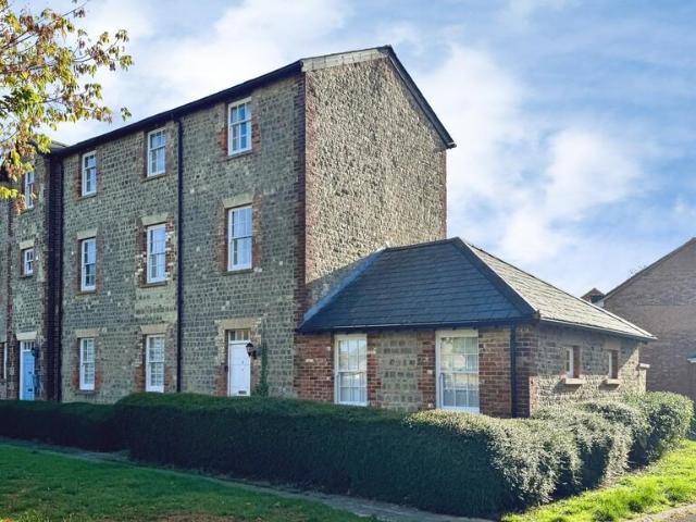 The Beeches, Warminster 2 bed end of terrace house to rent £995 pcm £230 pw