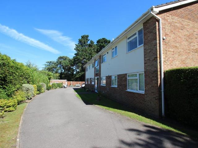 The Beeches, Woodside Road, Ferndown BH22, 2 bed flat to rent, £995 pcm | PrimeLocation