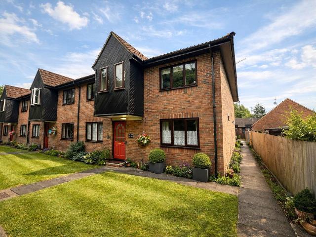 The Beeches, Park Street, St Albans, Hertfordshire AL2, 1 bed flat to rent, £1,250 pcm | PrimeLocation