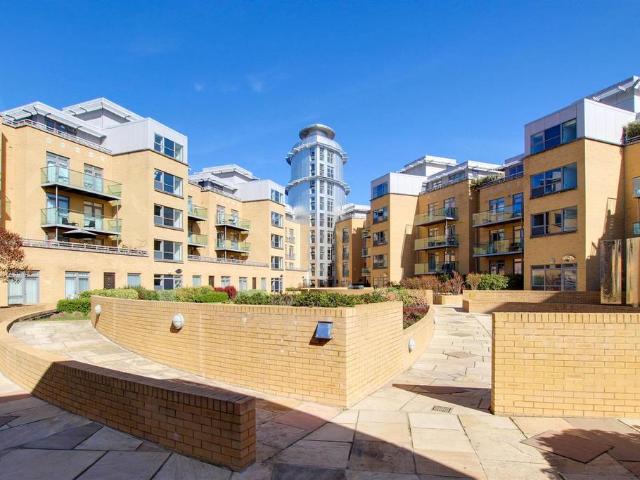 The Belvedere, Cambridge CB2 2 bed apartment to rent £1,850 pcm £427 pw