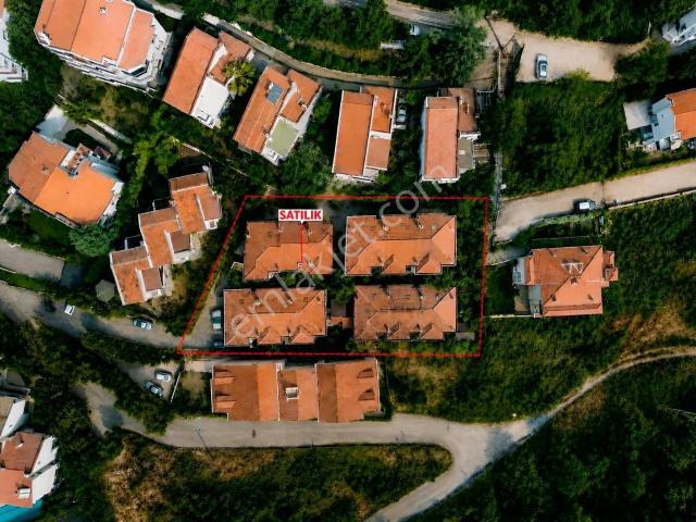 The Berussa Hotel Altında | Site İçi | 3 Katlı Müstakil Villa