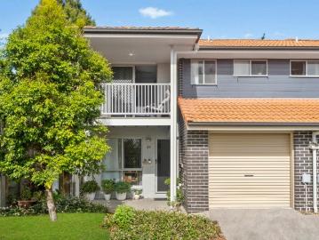 The Best Townhouse in the Complex? Renovated, Move In Ready & Flood Free