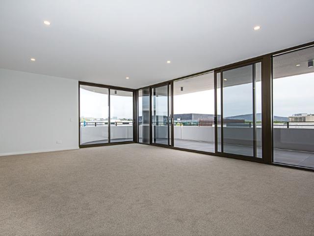 The Best of the Best Exceptional Top Floor Apartment