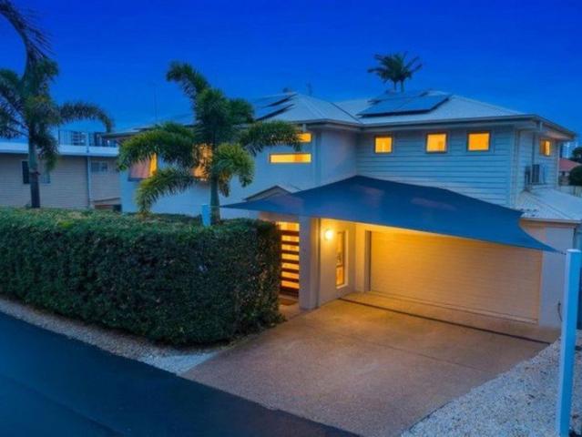 THE BEST OF THE GOLD COAST & JUST MOMENTS FROM THE BROADWATER