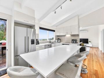 The Best of Both Worlds Bushland Serenity with Ocean Views