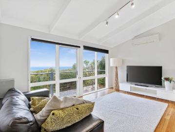 The Best of Both Worlds – Bushland Serenity with Ocean Views