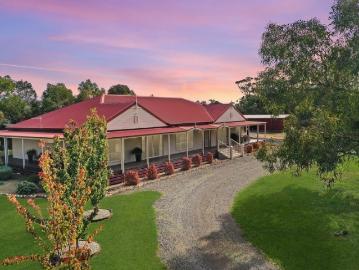 The Best Of Both Worlds On 13 Acres
