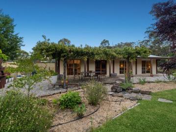 The best of Creative Country Living on 1.35 HA A RARE FIND!