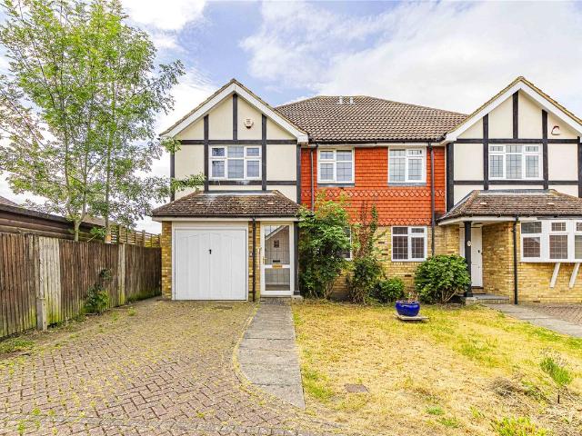 The Birches, Bushey, Hertfordshire WD23, 4 bed detached house to rent, £2,800 pcm | PrimeLocation