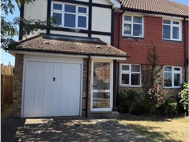 The Birches, Bushey WD23, 4 bed semi detached house to rent, £2,600 pcm | PrimeLocation