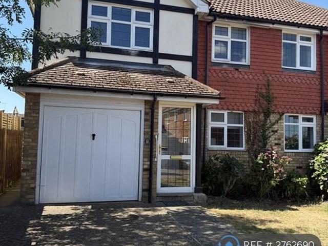 The Birches, Bushey, WD23 4 bed semi detached house to rent £2,600 pcm £600 pw