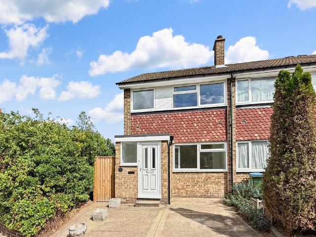 The Birches, London, SE7 3 bed end of terrace house to rent £2,750 pcm £635 pw