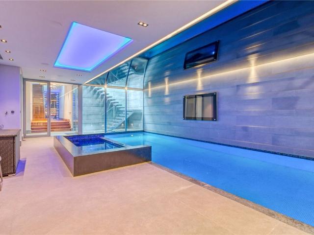 The Bishops Avenue, Hampstead Garden Suburb N2, 5 bed detached house to rent, £26,000 pcm | PrimeLocation