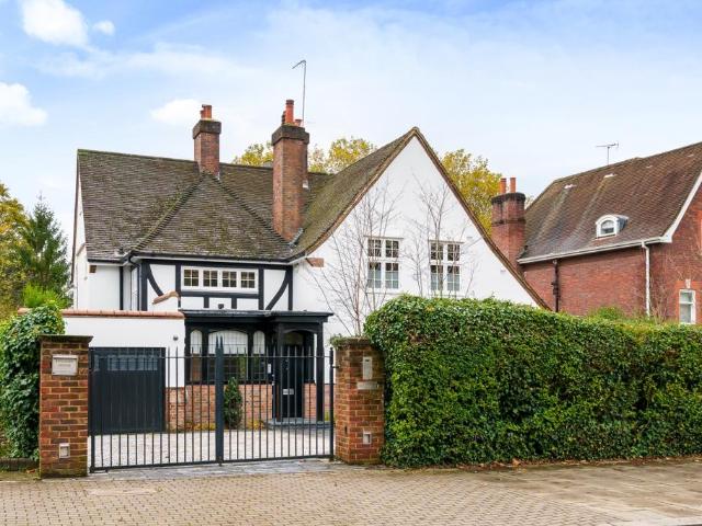 The Bishops Avenue Lodnon N2 6 bed detached house to rent £26,000 pcm £6,000 pw