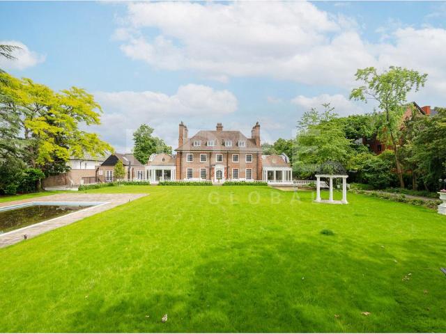 The Bishops Avenue, London, N2 12 bed detached bungalow to rent £35,000 pcm £8,077 pw
