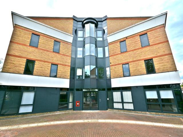 The Braccans, London Road, Bracknell RG12, 2 bed flat to rent, £1,450 pcm | PrimeLocation