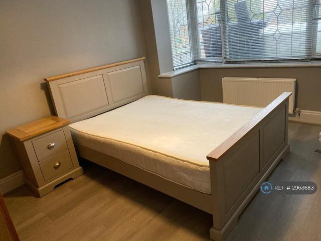 The Brackens, Basingstoke, RG22 1 bed in a house share to rent £785 pcm £181 pw