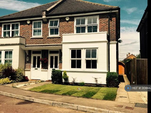 The Breezes, Maidenhead, SL6 3 bed semi detached house to rent £1,950 pcm £450 pw