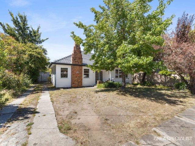 THE BRIEF: Charming Renovated Home infront of Ballarat Grammer