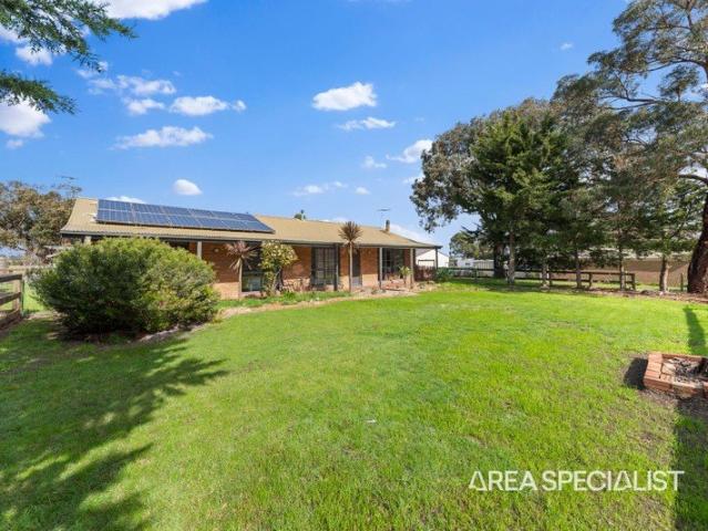 The Brief: A Rare 4,141m² Lifestyle Opportunity Country Space, Town Convenience