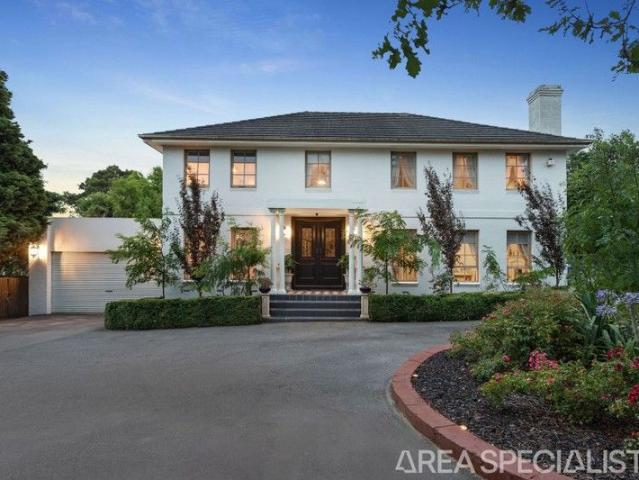 The Brief: An Address of Resort Style Grandeur | 5 Bedroom Residence plus 2 Bedroom Cottage