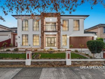The Brief: An Exceptional Family Residence Showcasing Grand Living & Superb Outdoor Entertaining!