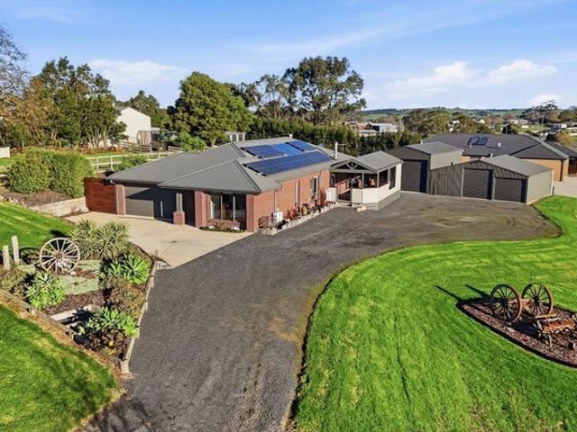 The Brief: Acreage living without the workload the perfect turnkey property!