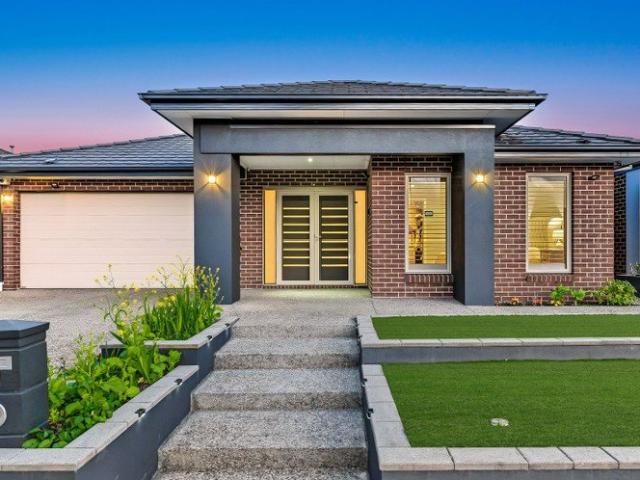 The Brief: Beautifully maintained three bedroom home with luxurious light filled living spaces