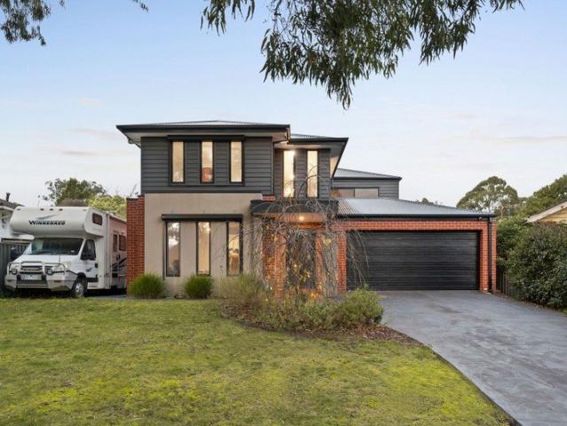 The Brief: GRAND FAMILY LIVING ON 725M²