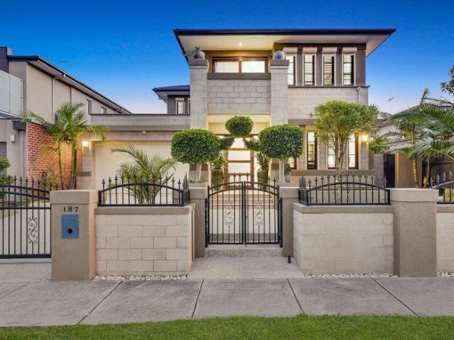 The Brief: Grand Luxury with Multiple Kitchens and Versatile Living in Prime Keysborough