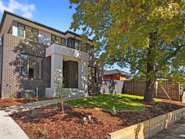 DESIGNER LIVING, BRAND NEW HOME 3 Beds 2 Baths 2 Car Plus Study