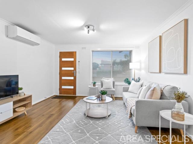 The Brief: Easy, Breezy Style in a Beachside Setting