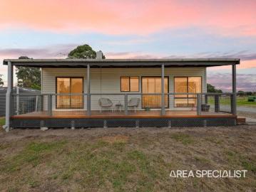 The Brief: Escape the CityEmbrace Your Dream Rural Lifestyle in Bayles
