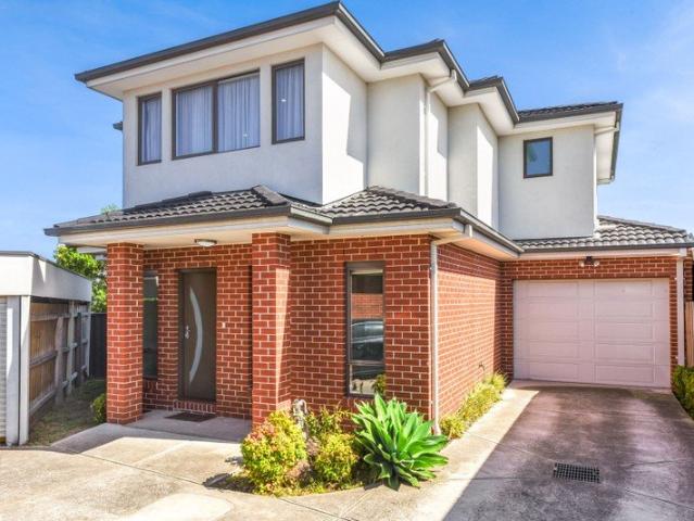 THE BRIEF: FAMILY TOWNHOUSE!