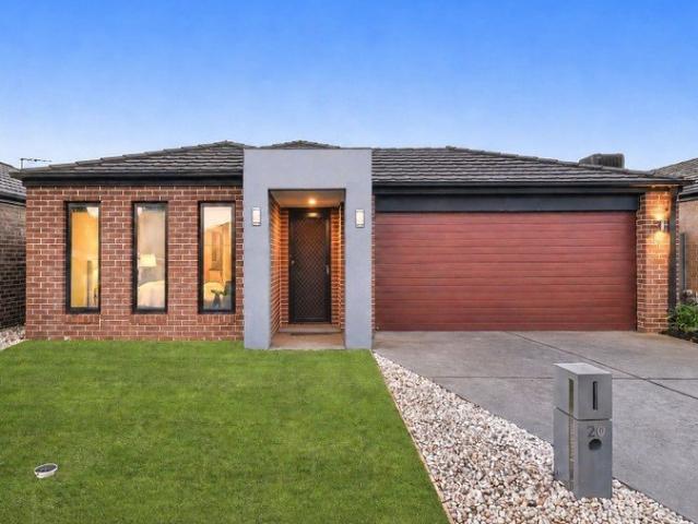The Brief: Immaculate Family Living with Oversized Master Retreat, Extra WIRs & Open Plan Comfort on 400m2