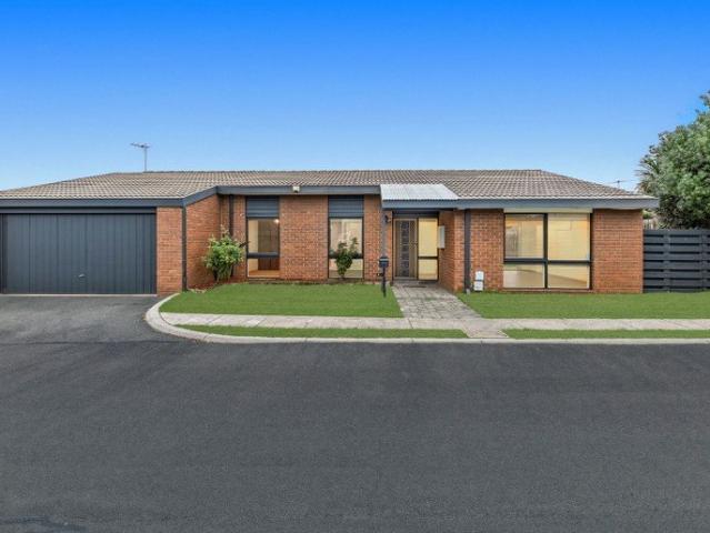The Brief: Light filled, open plan home with vaulted ceilings and modern finishes