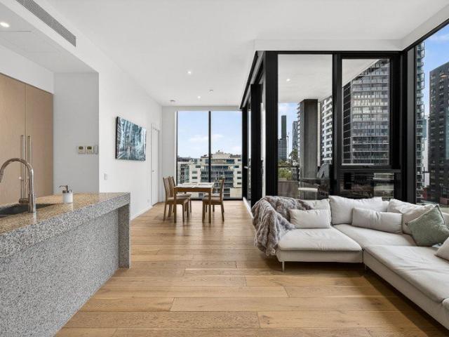 The Brief: Luxury Corner Residence with Sky High Ceilings in West End