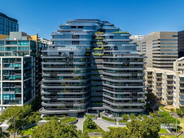 The Brief: Luxury Lakefront Living in the Prestigious Victoriana