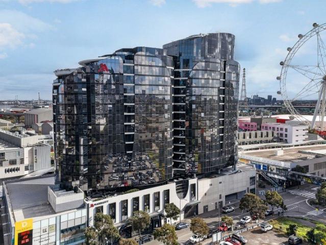 The Brief: Luxury Waterfront Living with Spectacular Views