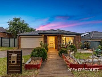 Pakenham, Cardinia County, Victoria - Parking